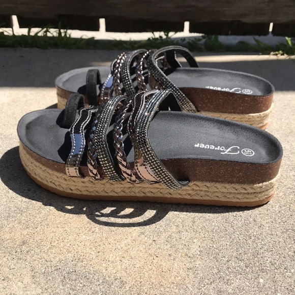 FLATFORMS - Picture 4 of 5